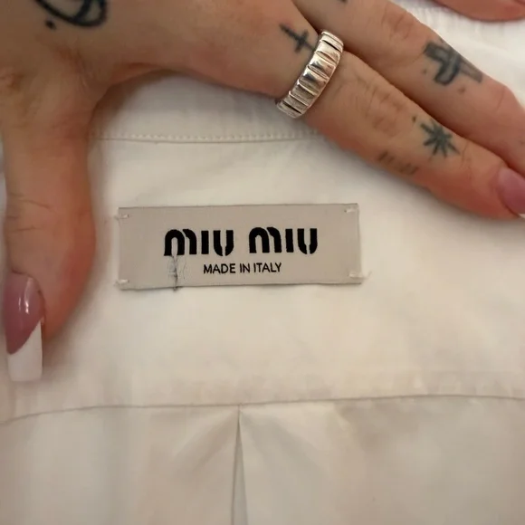 Miu Miu White Dress Shirt with Red Logo - Picture 4 of 5